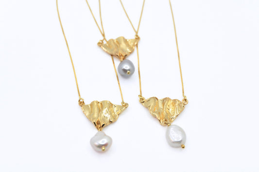 A'mmare Jewelry - Affiora Necklace with Pearls Gold Plated