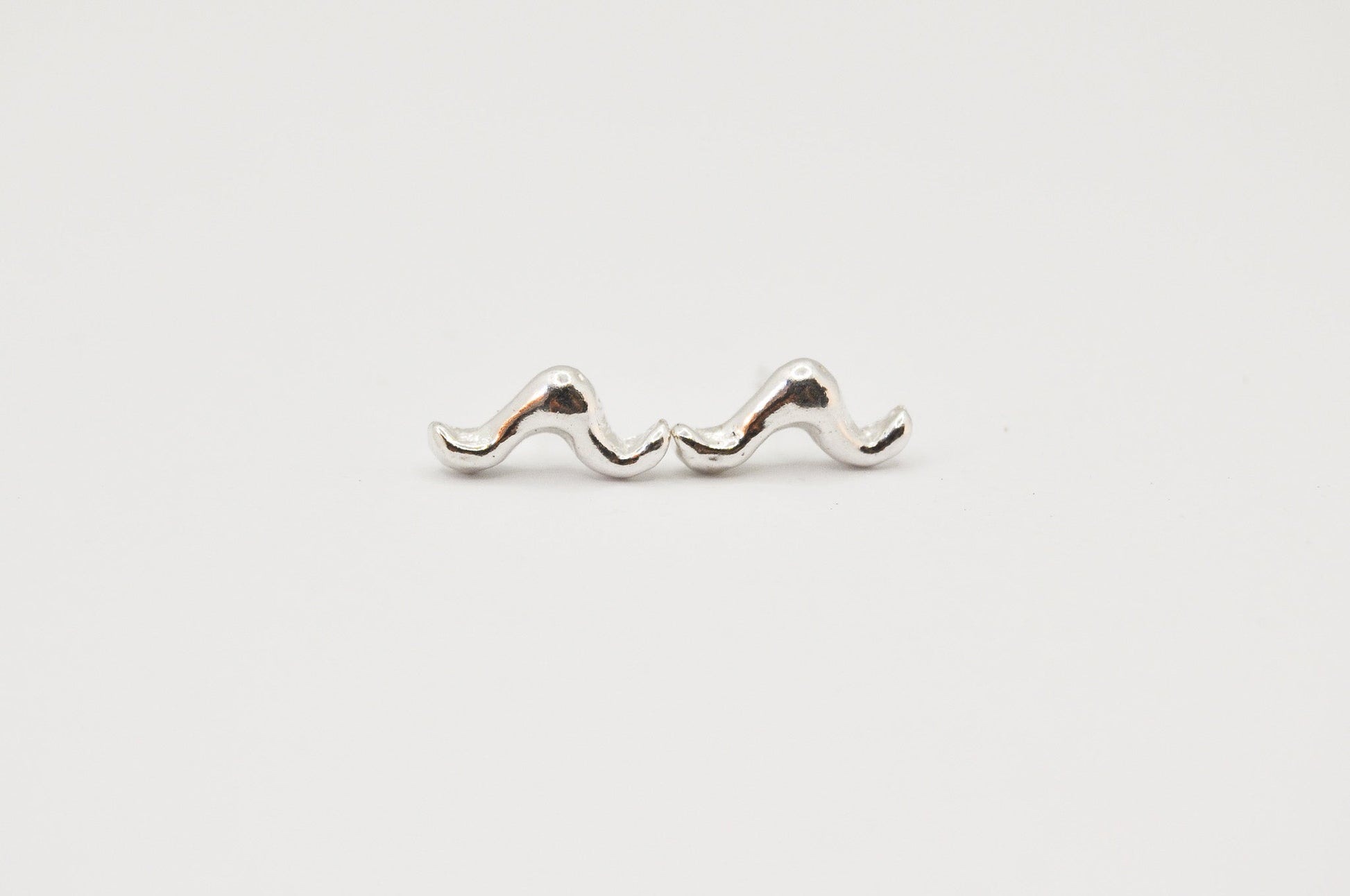 A'mmare Jewelry - Onda Stud Earrings