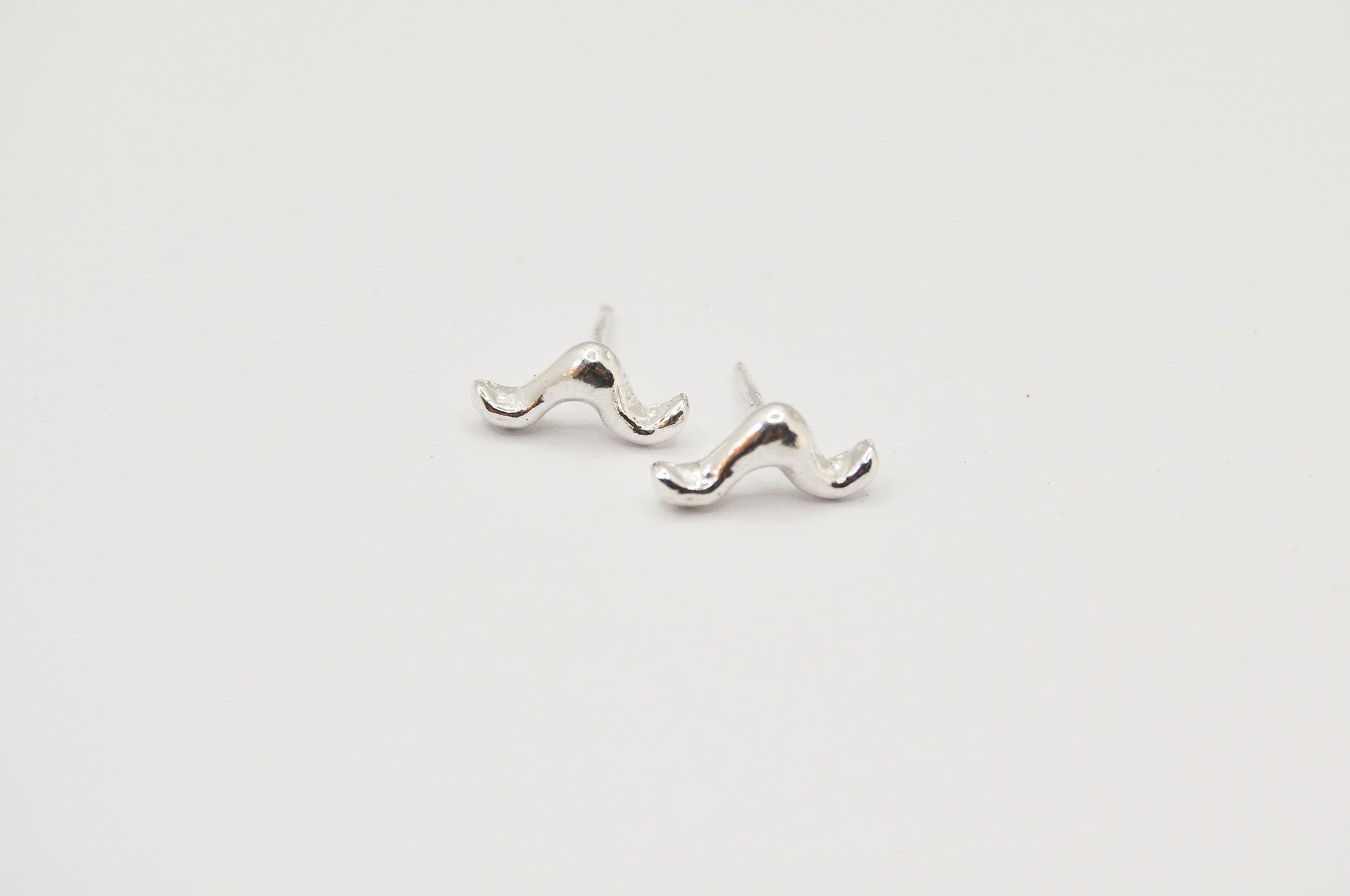 A'mmare Jewelry - Onda Stud Earrings